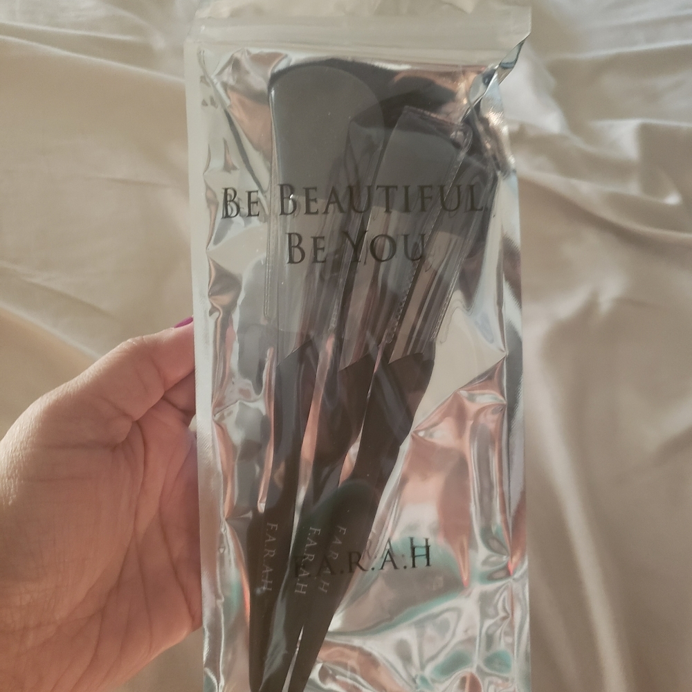 Contouring brushes